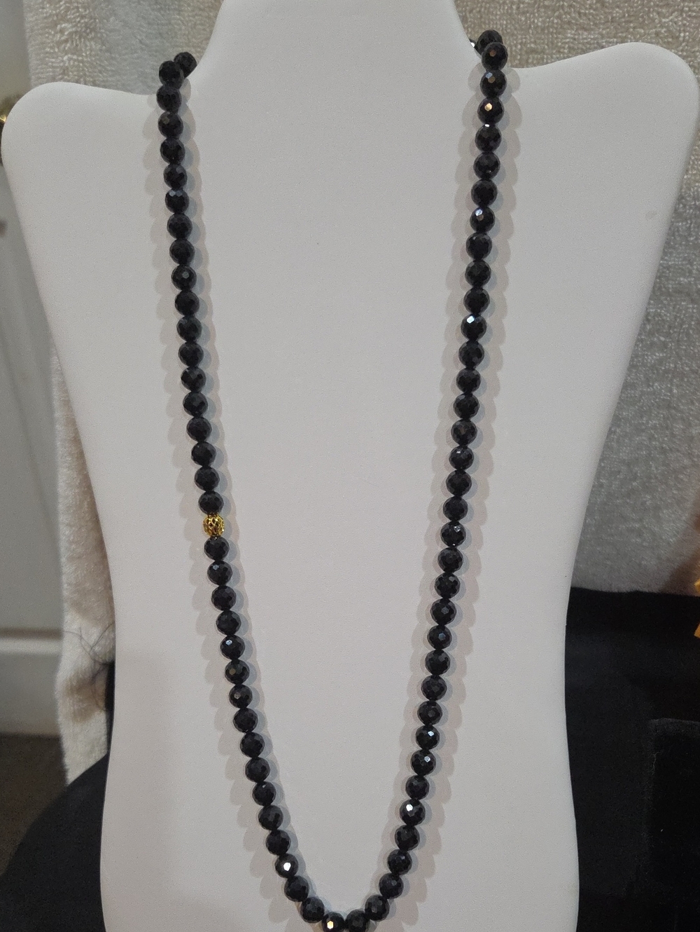 FACETED GLASS BEAD NECKLACE